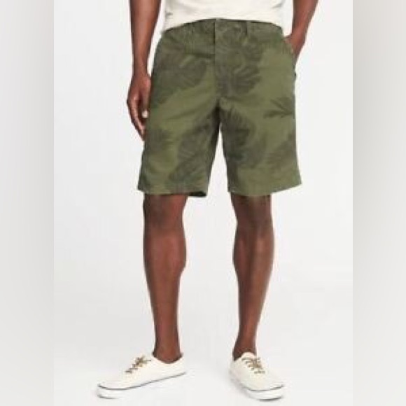 Old Navy Nwt! Broken-In Straight At The Knee Olive Green Palm Leave Print Short